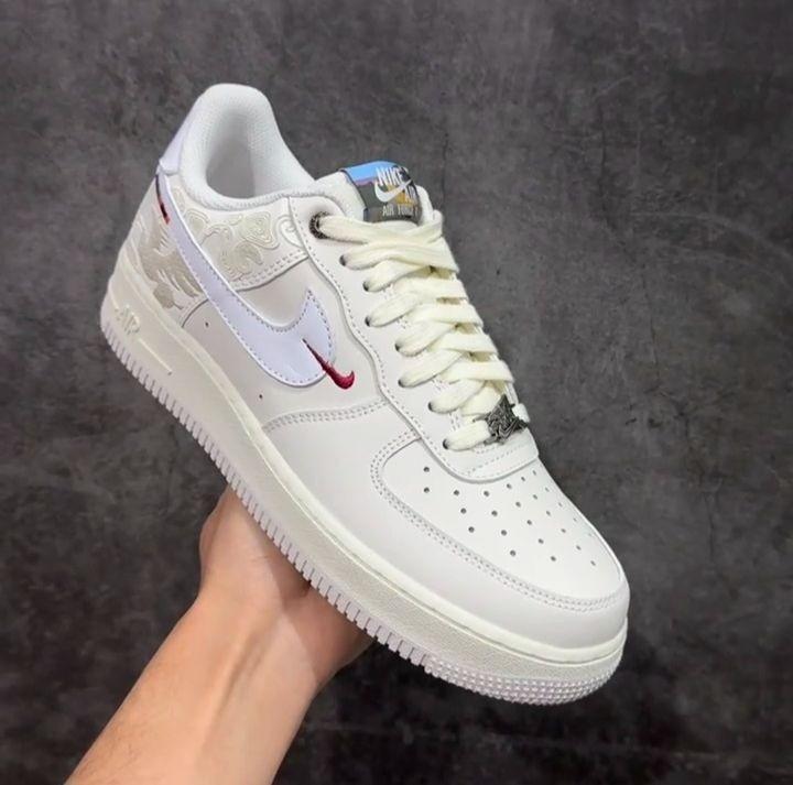 玩CNY不止Jordan!这双“脱缰”AF1马年限定,中国风设计够特别吗?